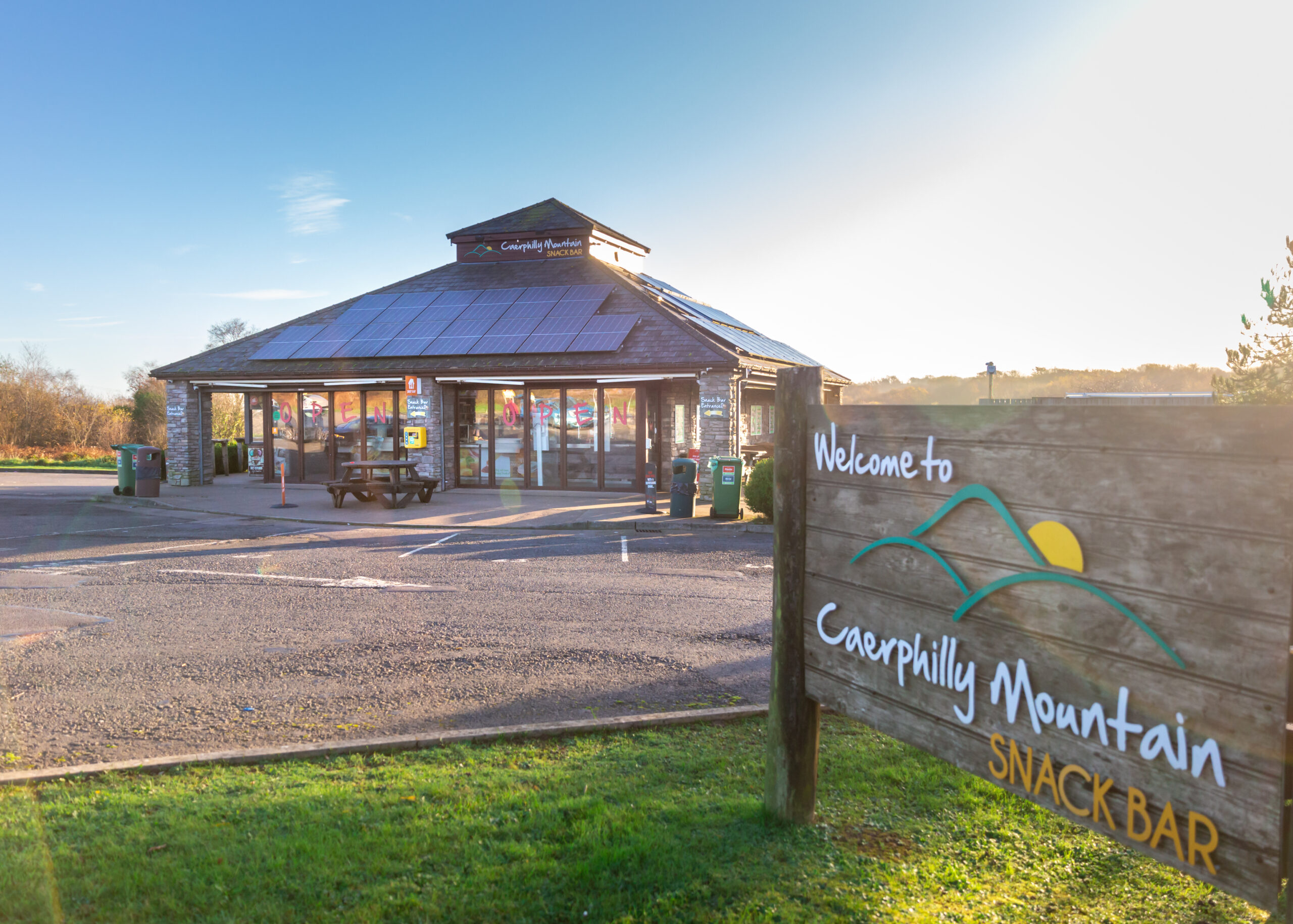 Caerphilly Mountain Snack Bar. © Hawlfraint y Goron / © Crown copyright (2025) Cymru Wales
